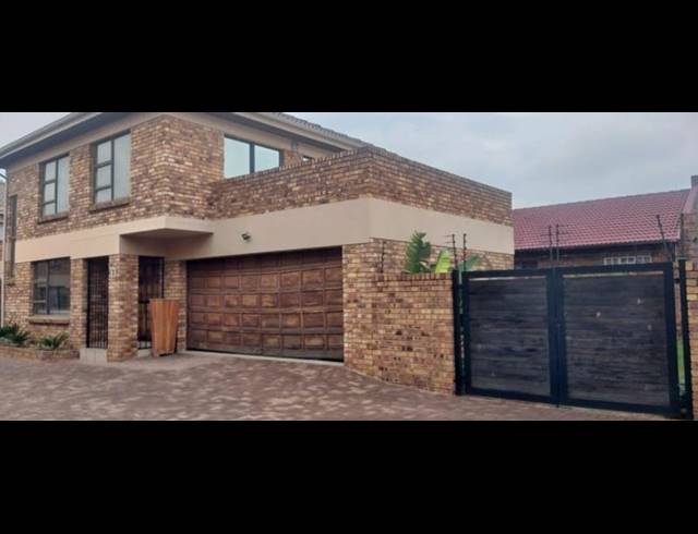 3 BEDROOM TOWNHOUSE FOR SALE IN NEW REDRUTH